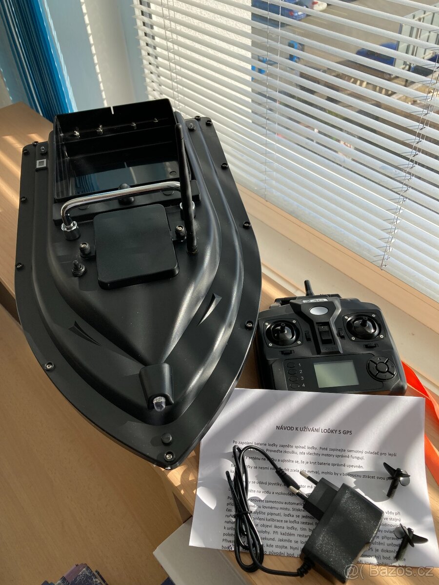 Loďka GPS pro zavážení na ryby s baterií 10000mAh a č.obalem