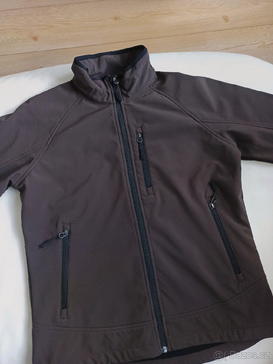 hezká softshellová bunda