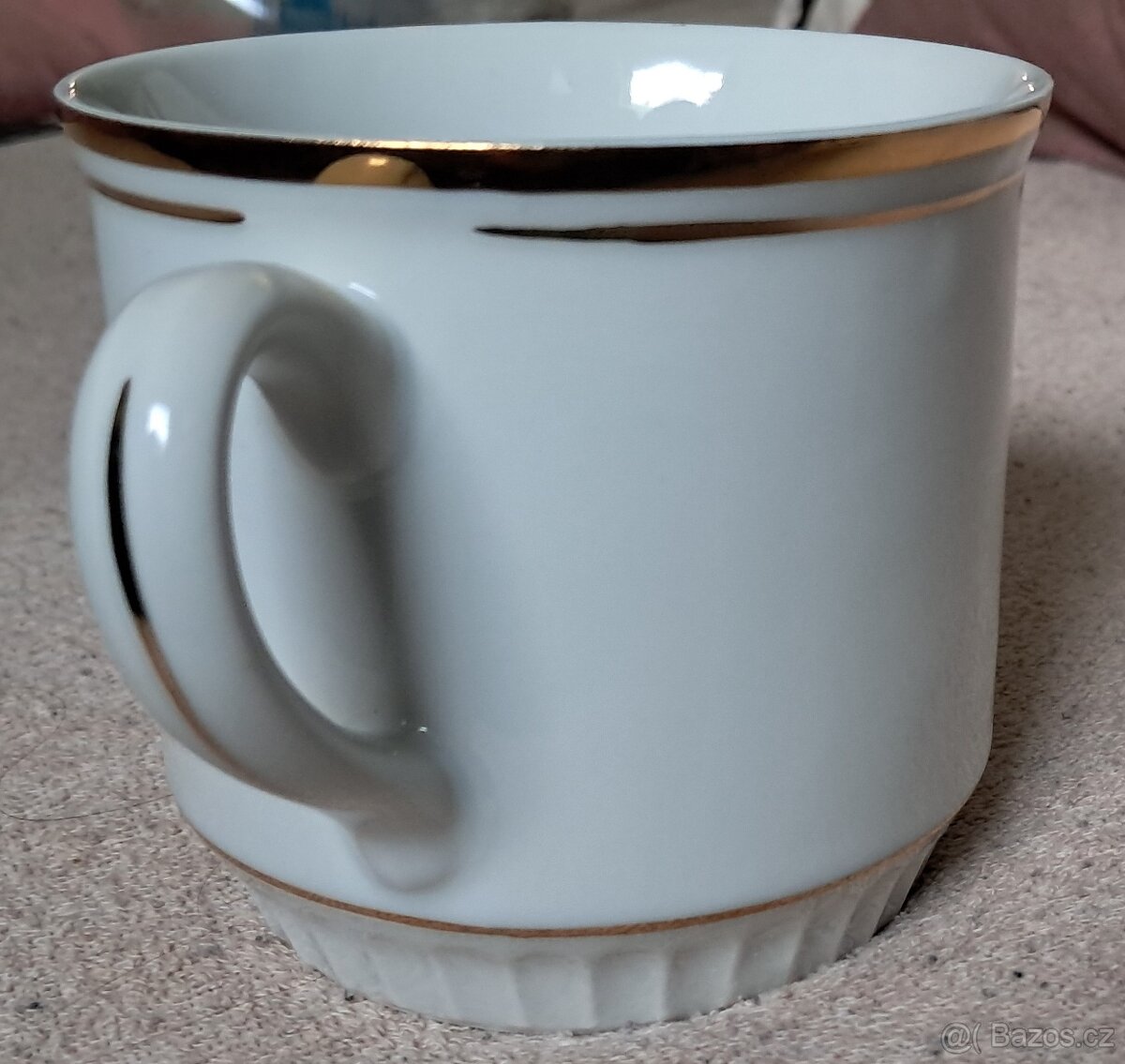 Prodám nové retro hrníčky se zlatými proužky