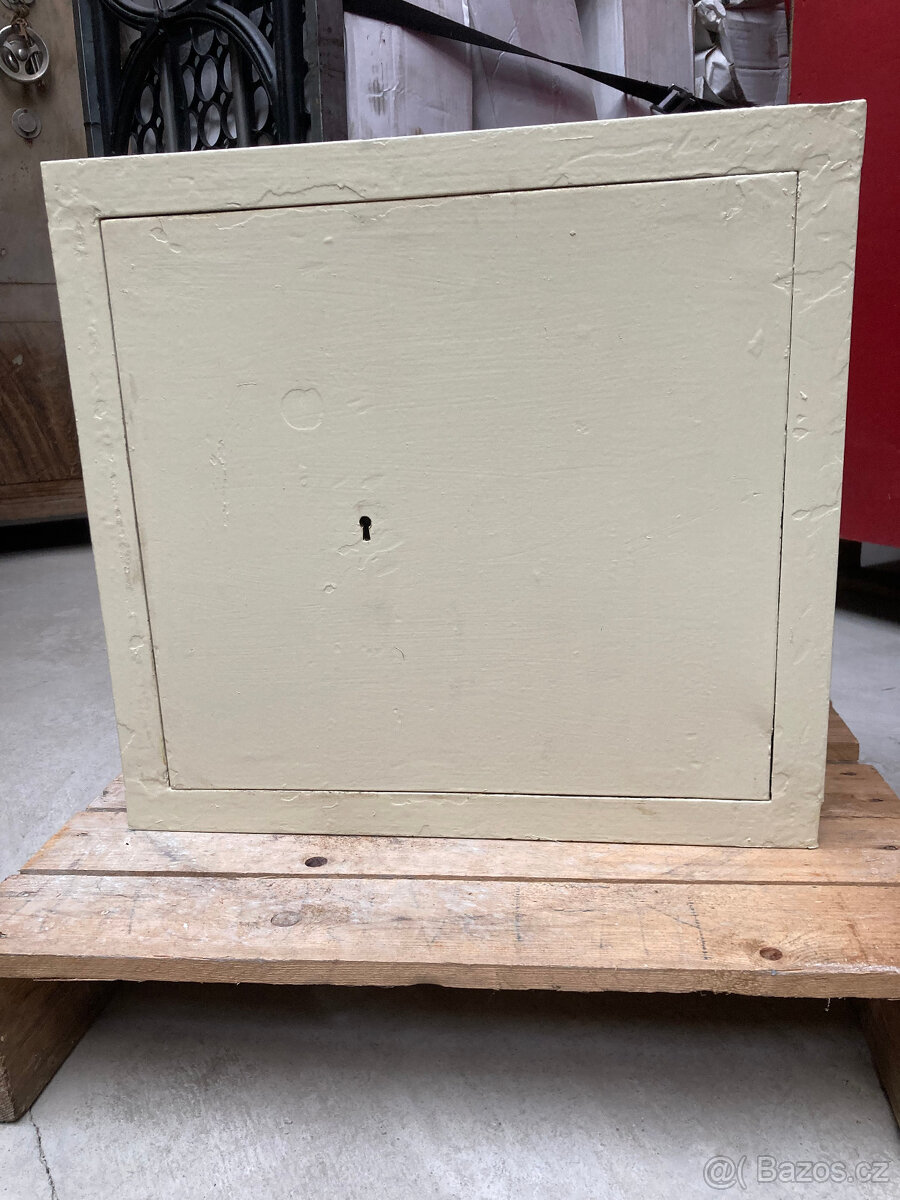Trezor na zazdění do zdi - podlahy za 4.500 kč