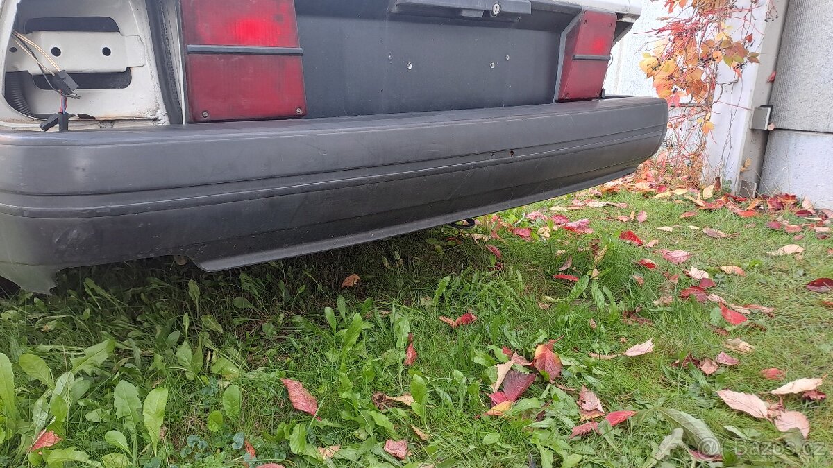 Zadní nárazník Saab 900 og