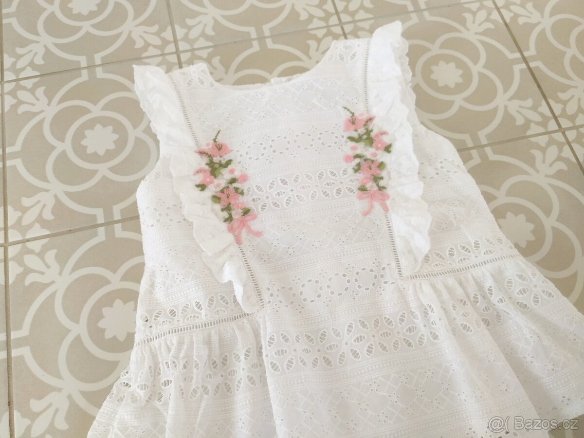 1x oblečená bílá krajková vyšívaná halenka Mayoral 134