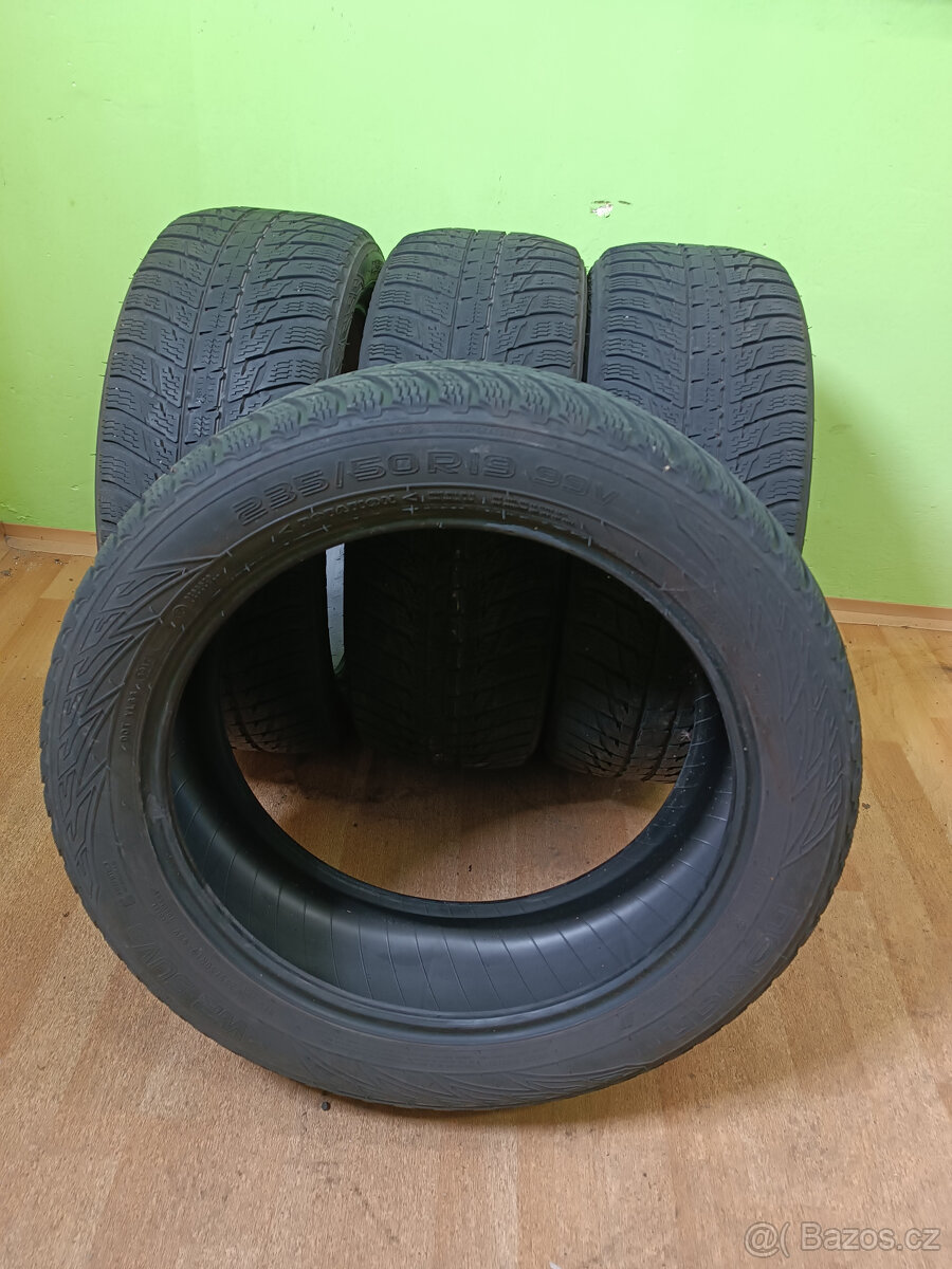 Nokian WR SUV3 235/50R19 zimní