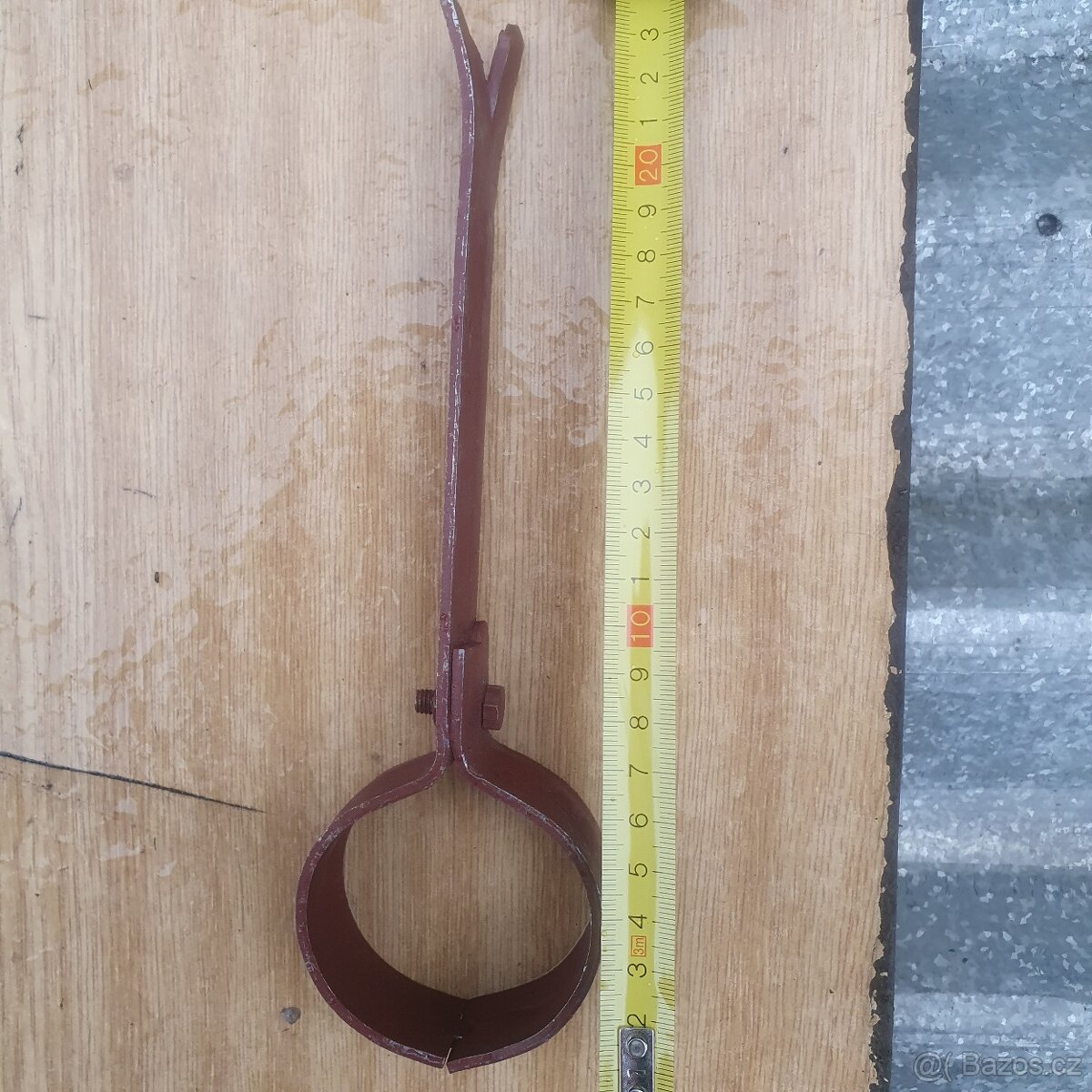 prodám kovové objímky