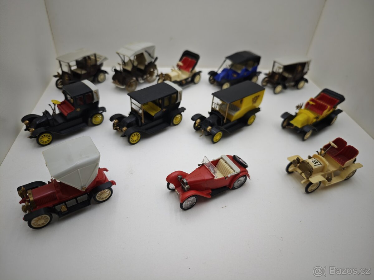 Staré retro hračky,autíčka igra oldtimer