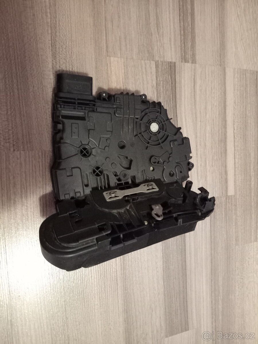 VW SHARAN ZÁMEK PRAVÝ ZADNÍ POSUVNÝCH DVEŘI 7N0839003C