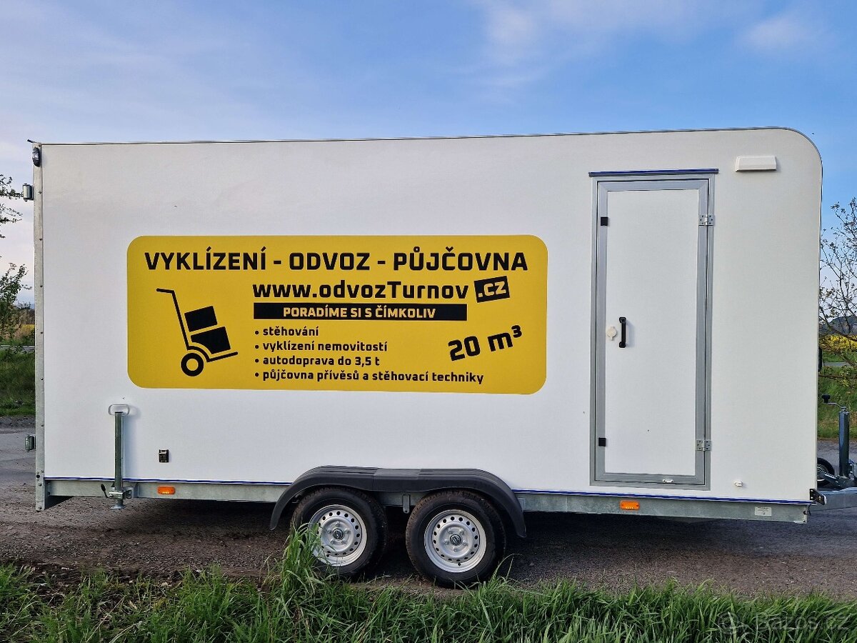 Přívěs skříňový 4,7x2m, boční dveře, výška 2,1m, 2700kg