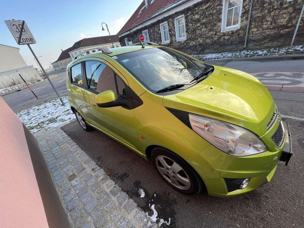Chevrolet spark 1.0i rok 2012 5 dv . Žlutá metalíza