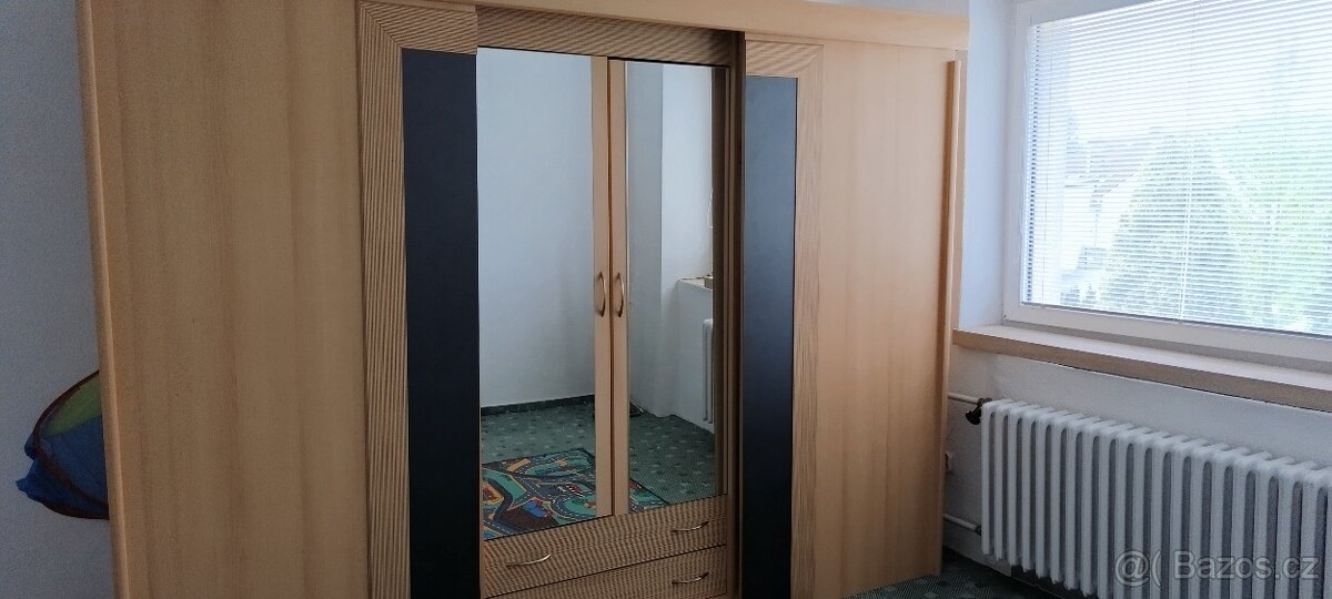 Šatní skříň