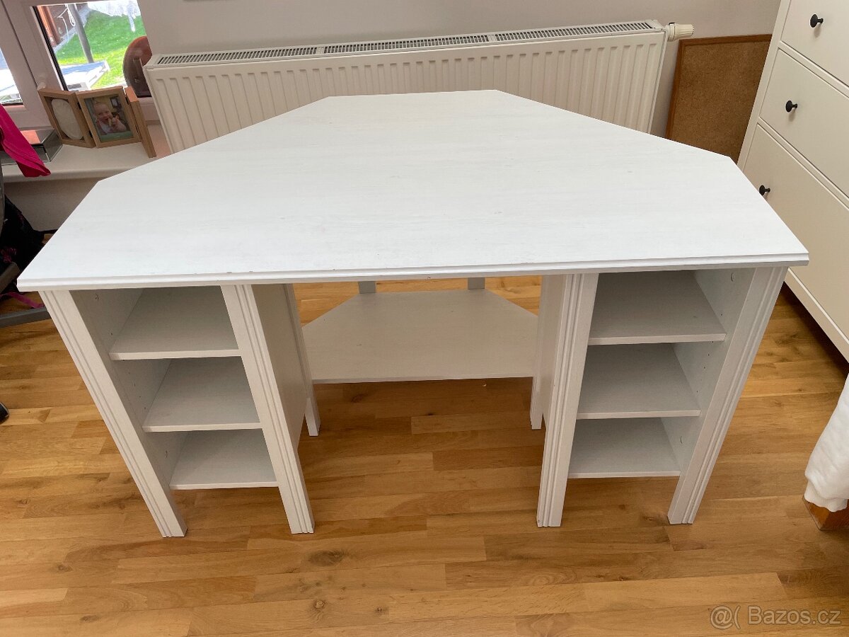 ROHOVÝ PSACÍ STŮL IKEA