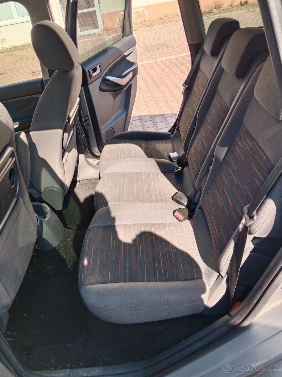Sedadla z ford focus C max zachovalá