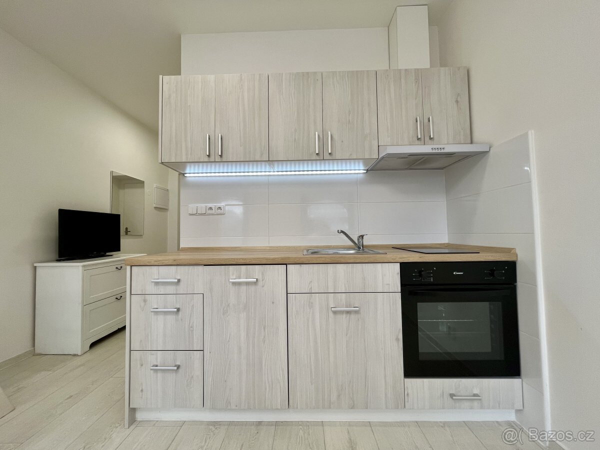 Pronájem bytu 1+kk, 28. října, Moravská Ostrava, 7900 Kč/měs
