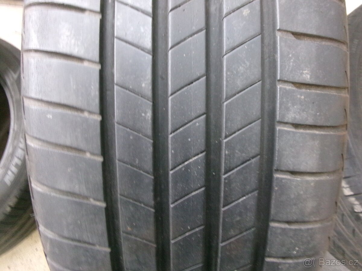 225/40 R18 BRIDGESTONE (5,5mm) č.15735