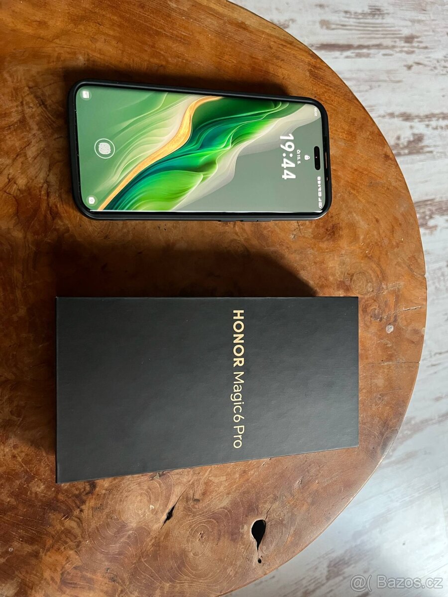 Honor Magic 6 Pro. ...