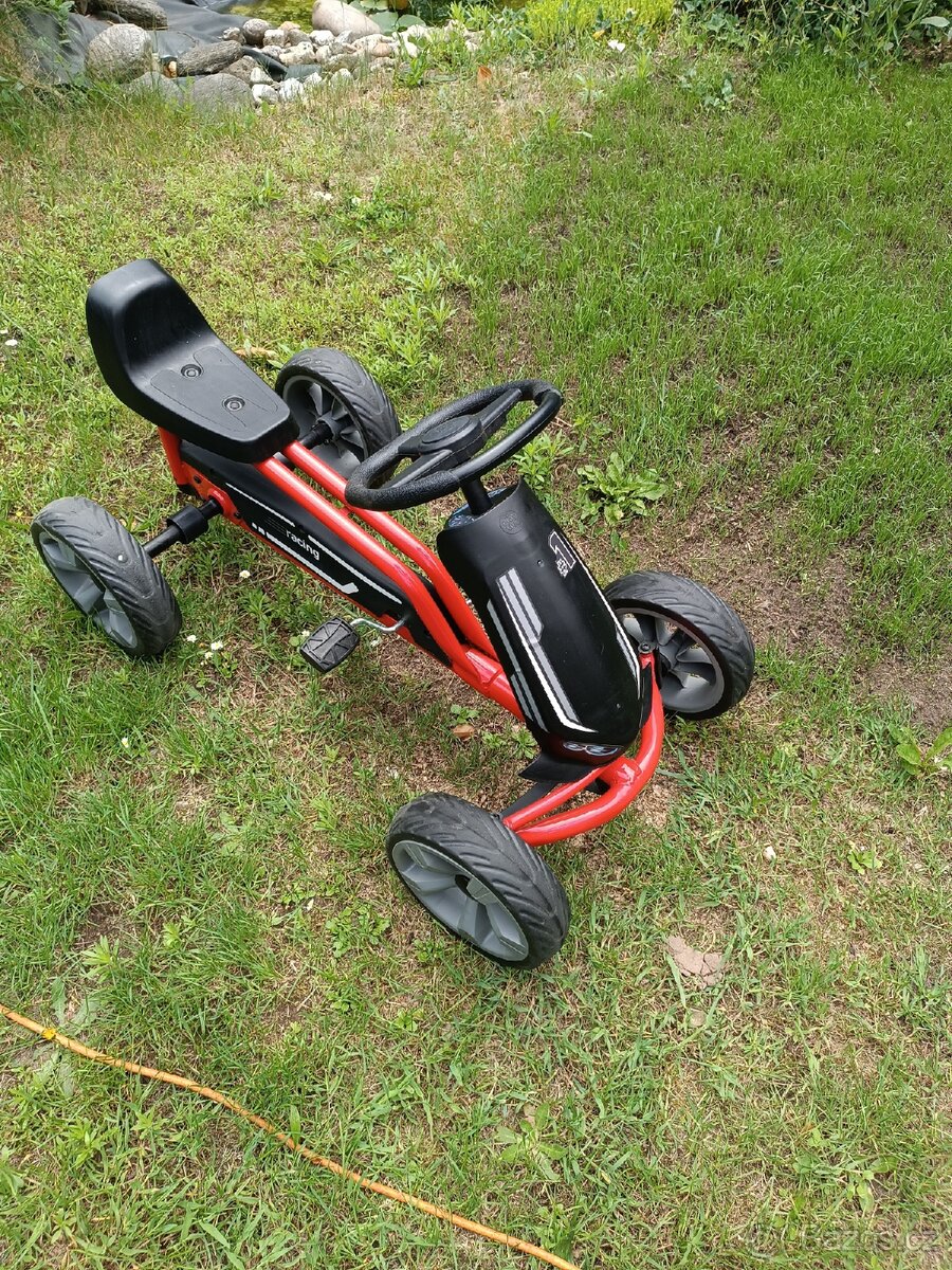 Dětská šlapací motokára