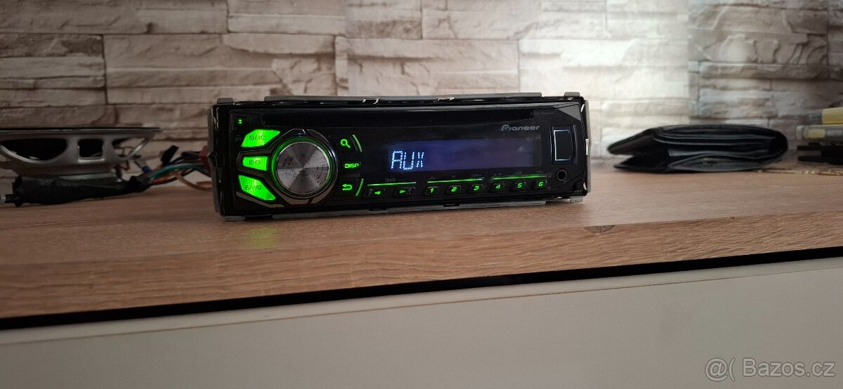 Pioneer DEH-1600UBG – CD, USB, Aux - zelené podsvícení
