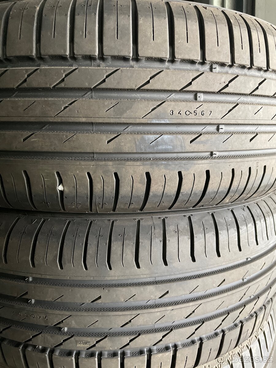 Zánovní nokian 215/50 R18 92w