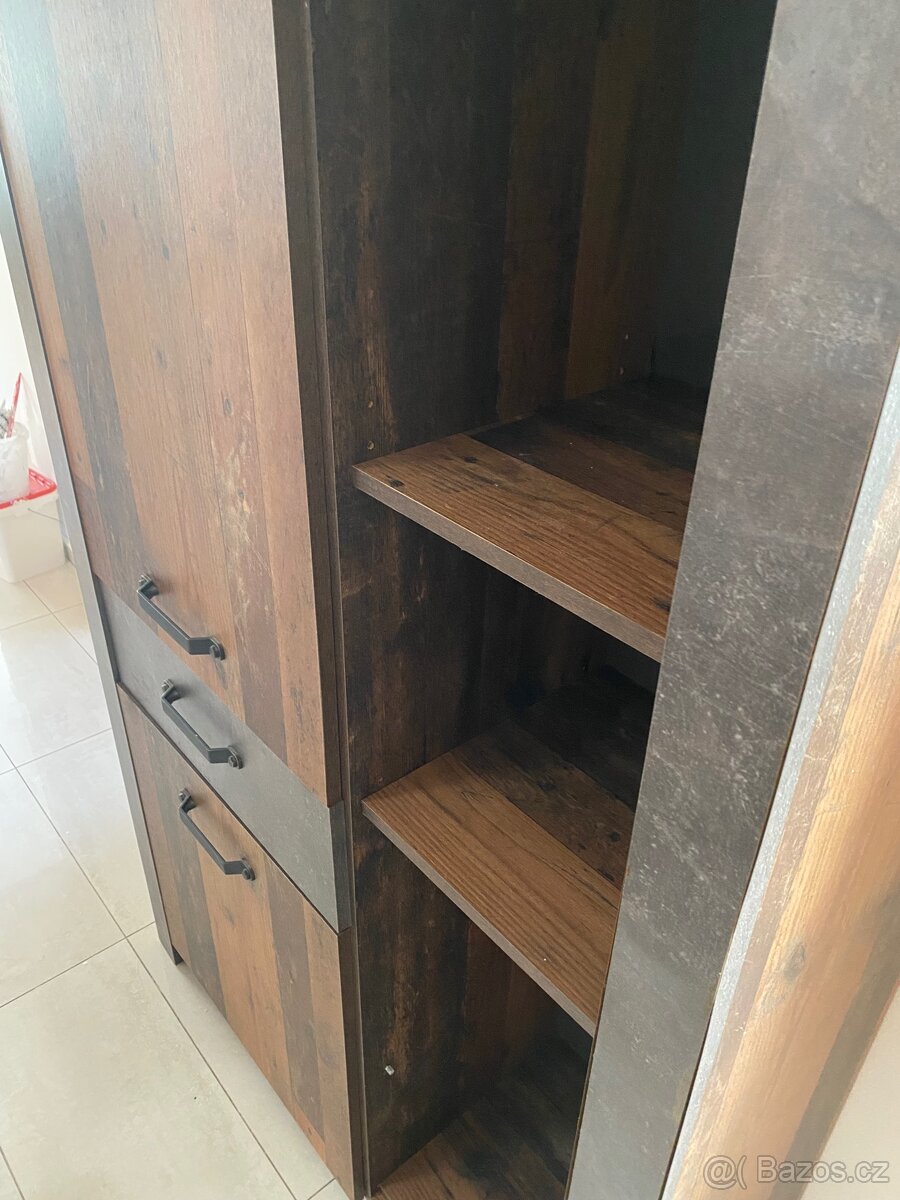 Rustikální skříň / regál v industriálním stylu
