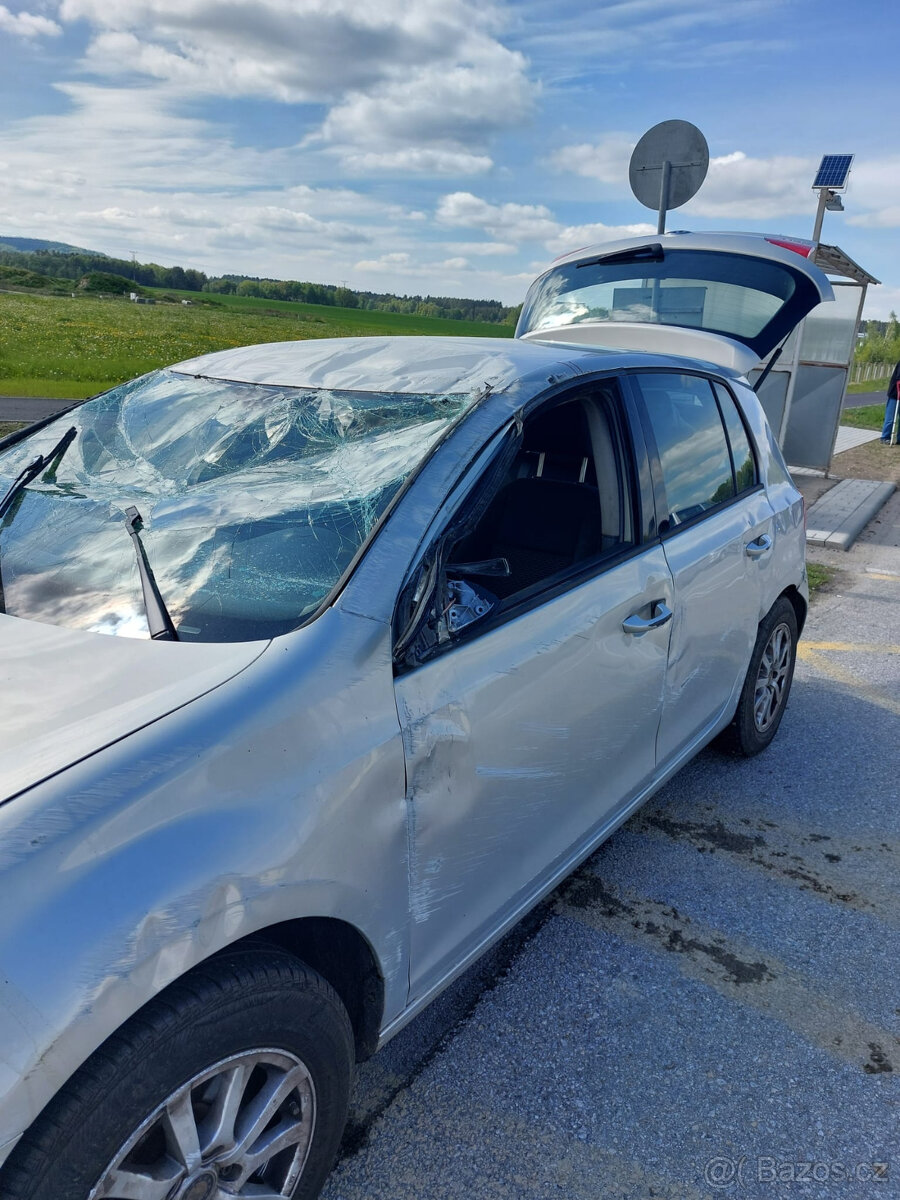 Prodám havarovaného Golfa s TP