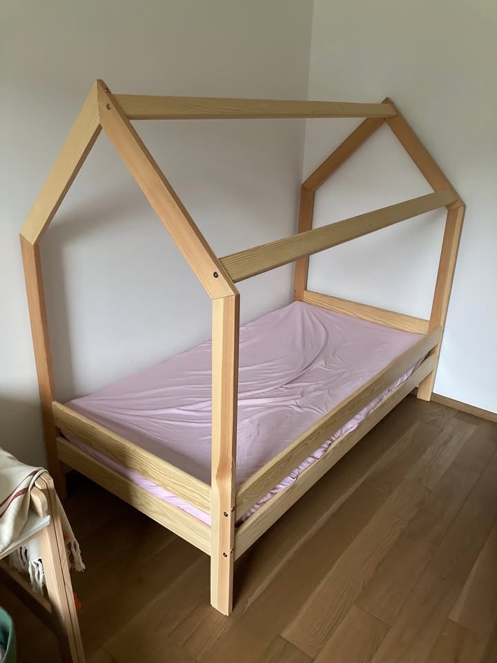 Domečková postel s futonem