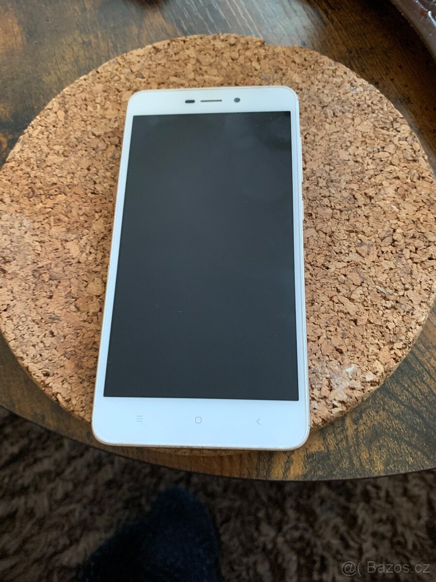 Prodám starší telefon Xiaomi Redmi 4A