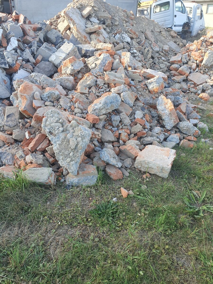 Suť -  Cihly a tvárnice.