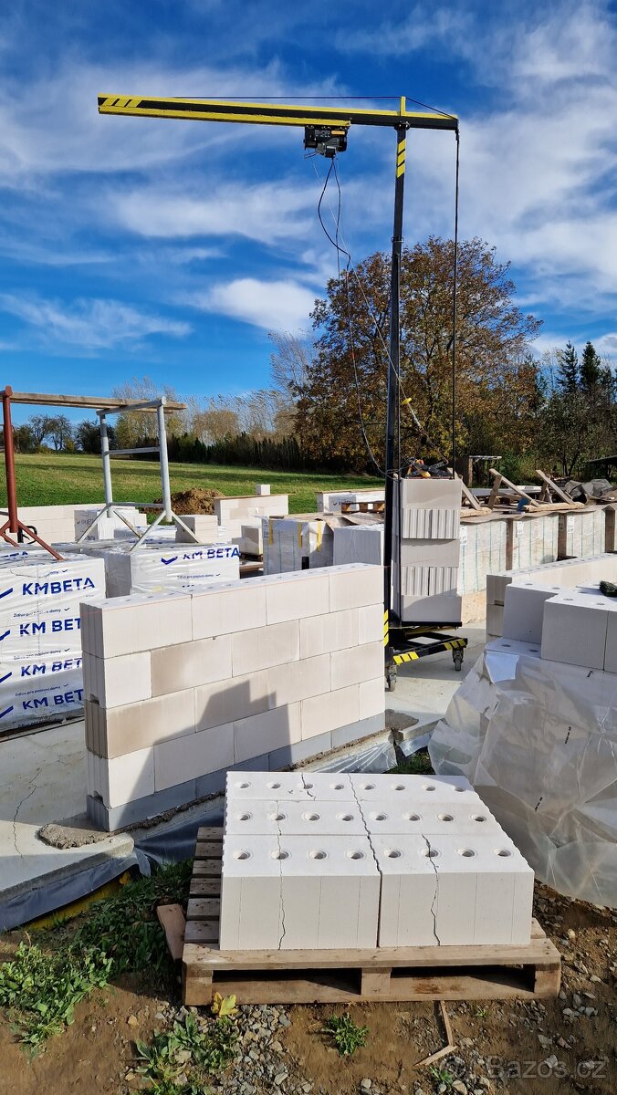 Stavební jeřáb pro zdění zdiva sendwix, KM Beta, porotherm