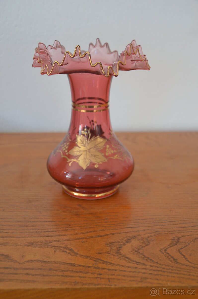 Starožitná zlacená skleněná váza