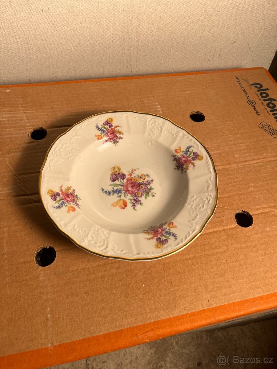 Starožitný hluboký talíř s květinovým dekorem a zlacením