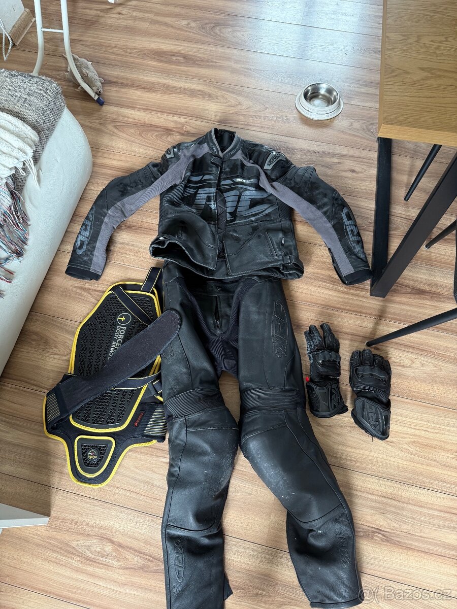 Kombinéza na motorku