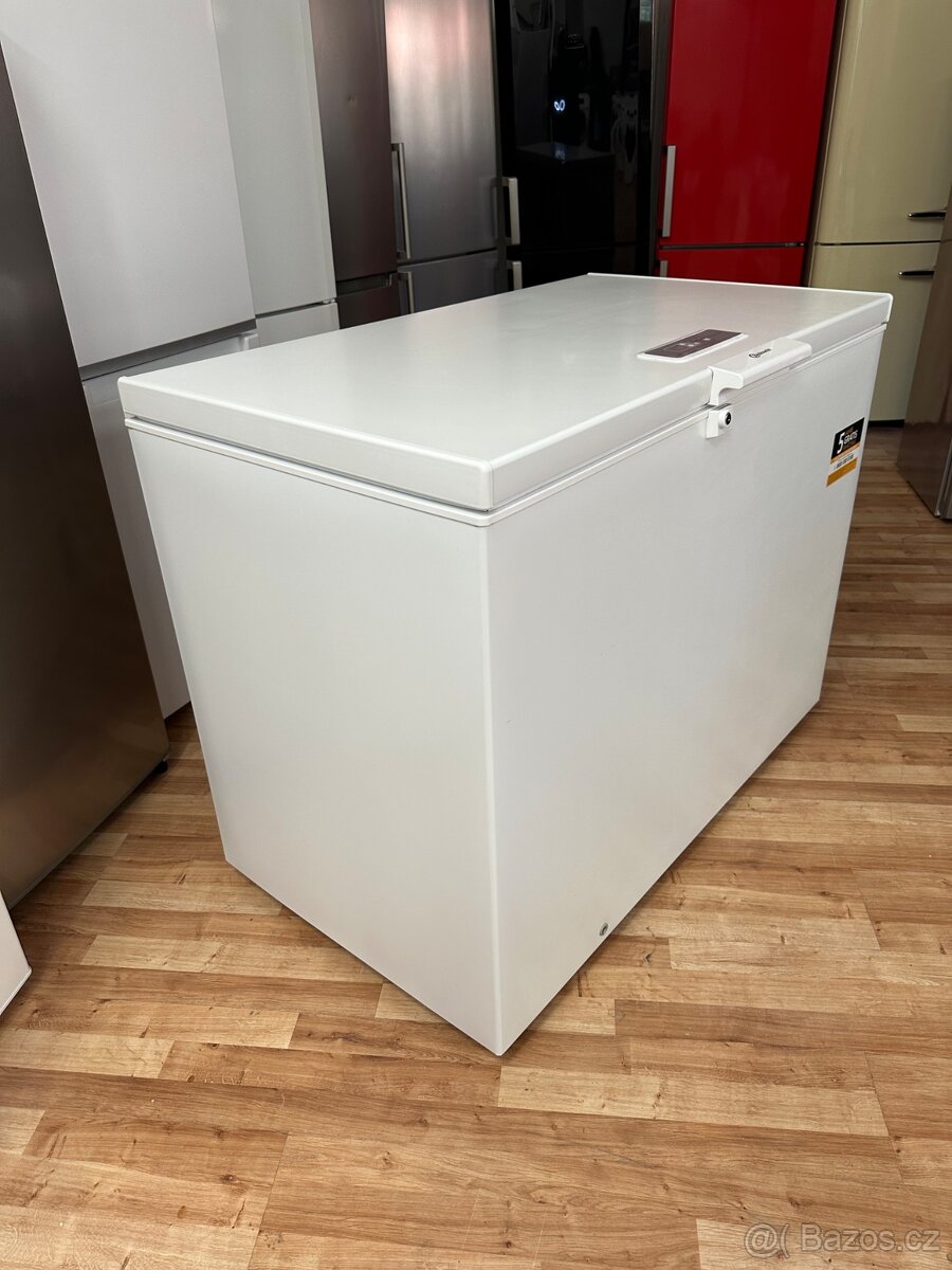 Mrazák Bauknecht (220)