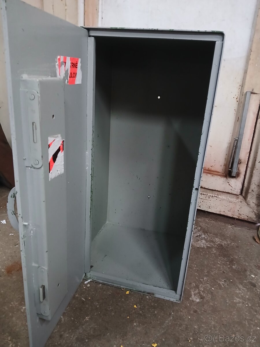 Trezorová skříň na zbraně