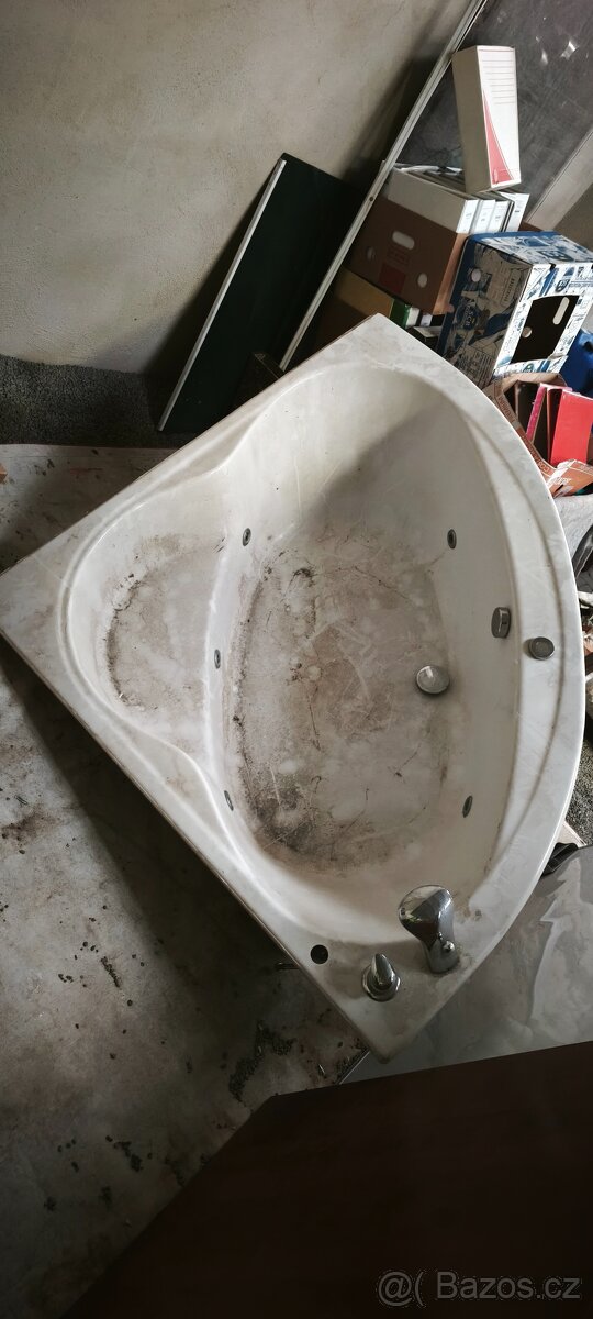rohová masážní vana