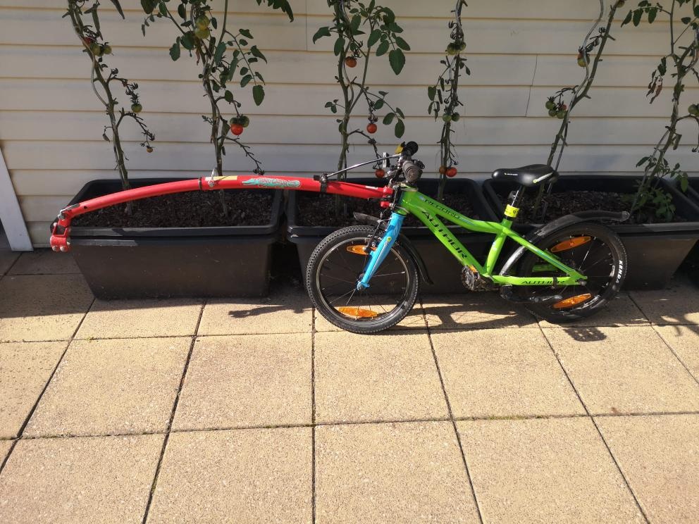 DĚTSKÉ KOLO Athor Record 16 + VODÍCÍ TYČ