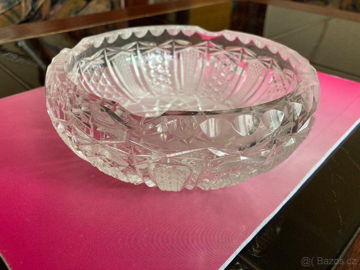 Prodám broušeny popelník