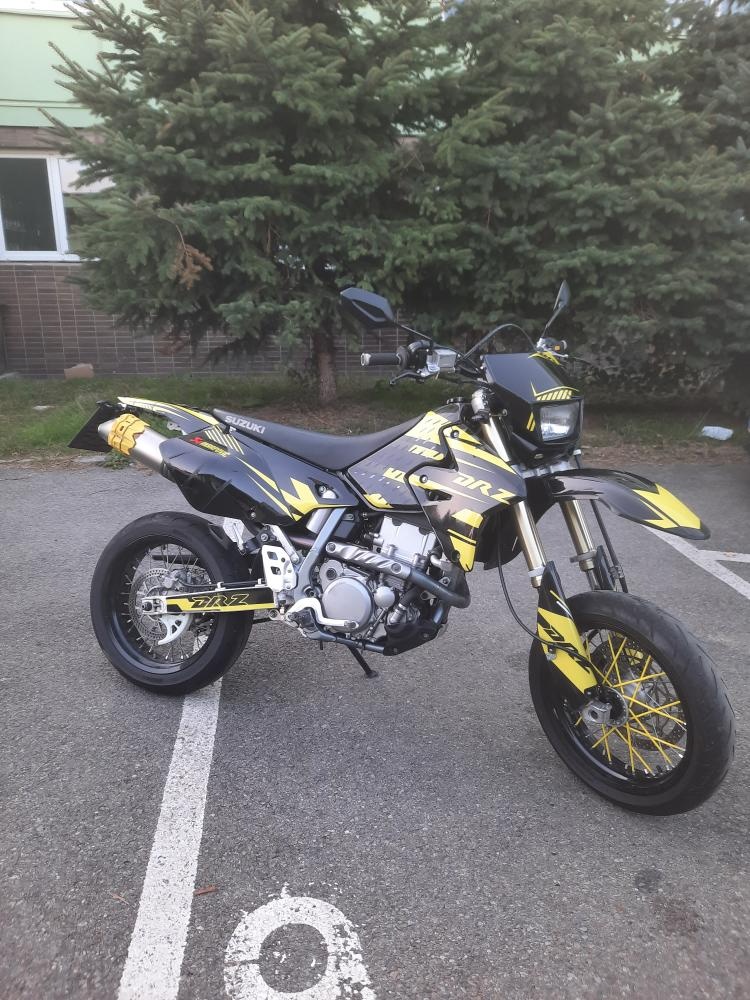 Suzuki DRZ 400 SM, Akrapovič