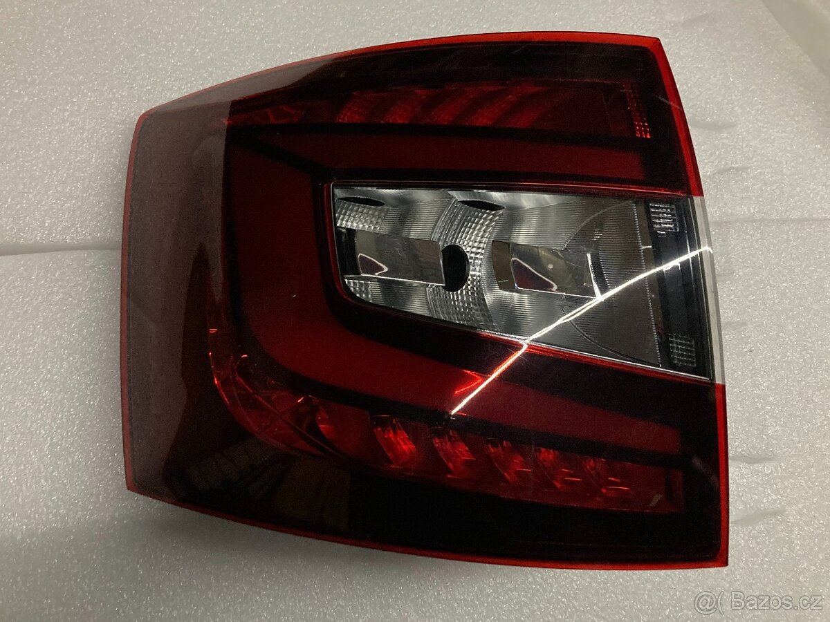 Zadní levé led světlo Škoda Octavia 3 face kombi 5E9945207