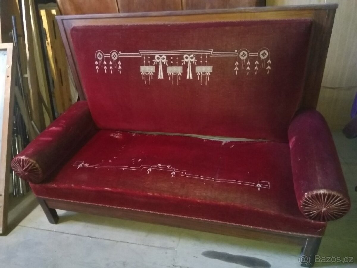 Starožitný vyšívaný gauč - pohovka, divan