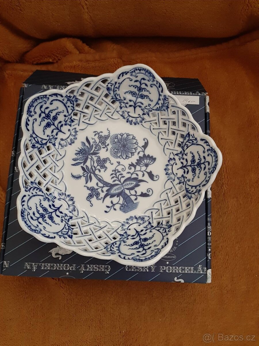 Nová mísa 5-ti hranná prolamovaná 19 cm, Cibulák