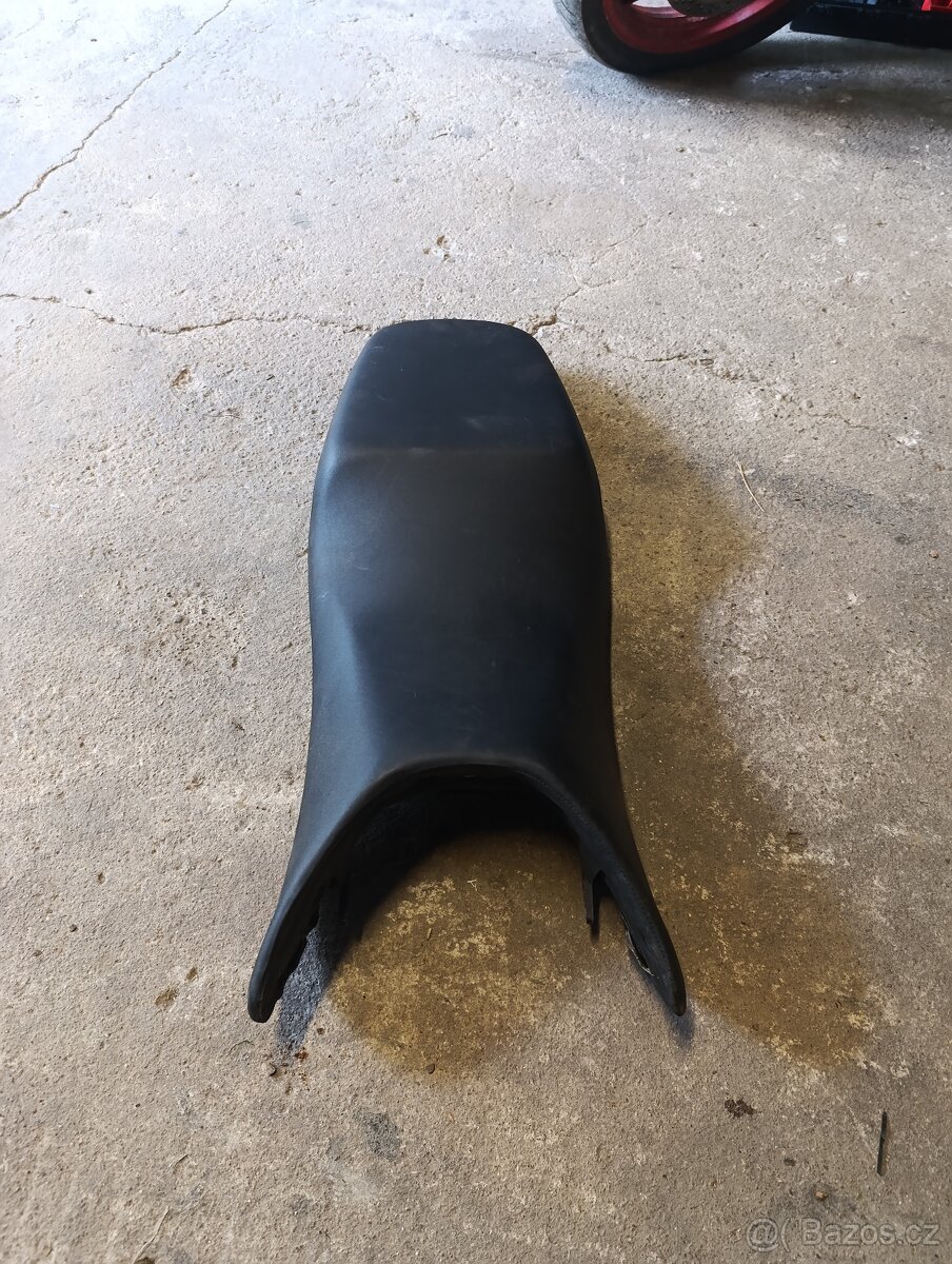 Sedlo a plast/křídlo Honda CBR 600F