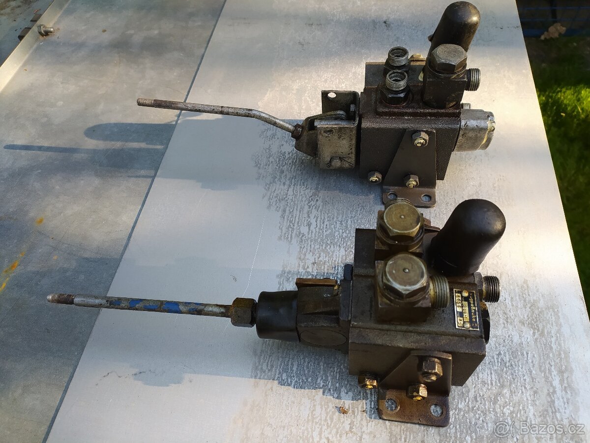 2x hydraulická ovládací páčka