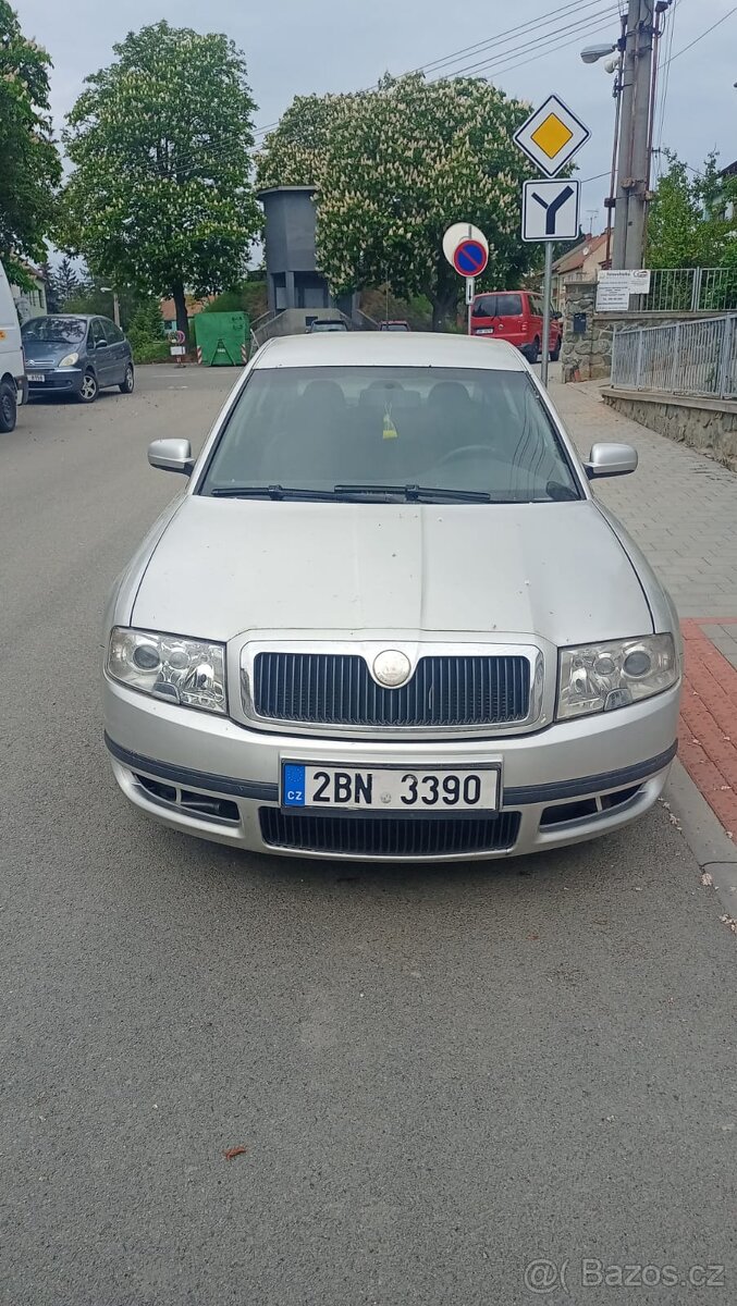 Superb 1.9 TDi 74kw na díly nebo opravu