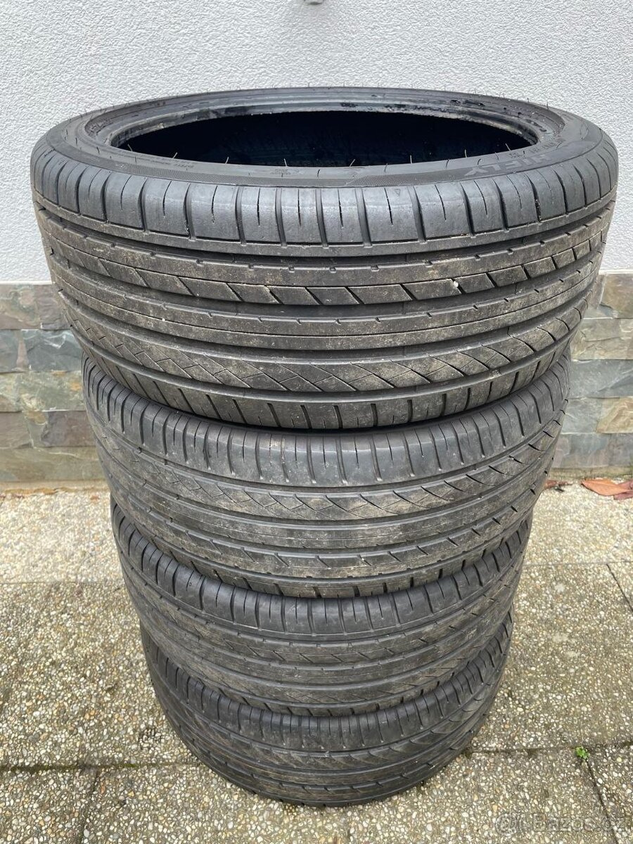 Letní pneu HIFLY HFBOS Challenger 235/40R19