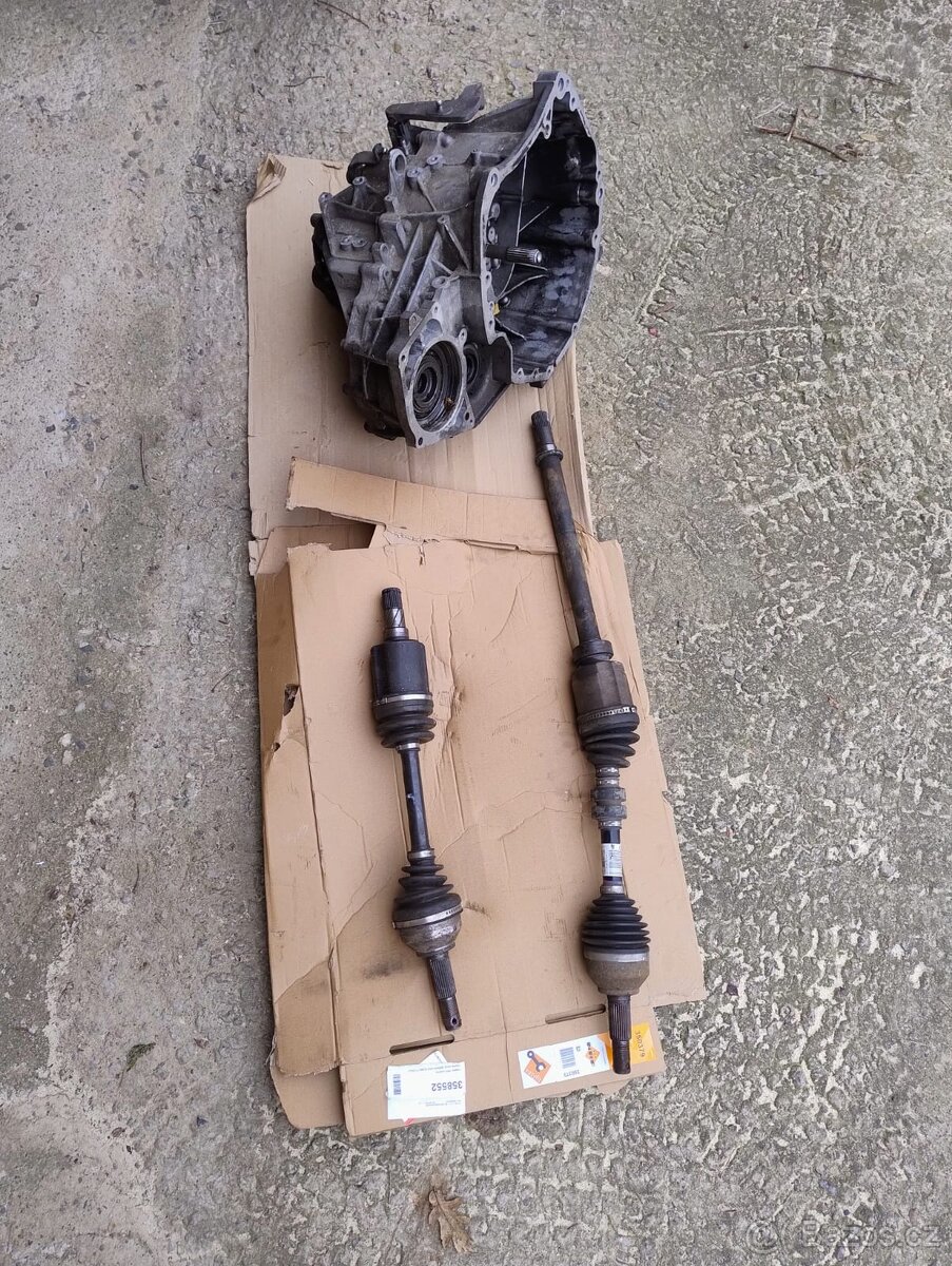 Převodovka a poloosy 2,0i 4x4 Qashqai benzin