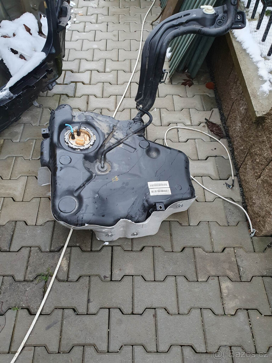 Nádrž Octavia 1.6 tdi nebo 2.0