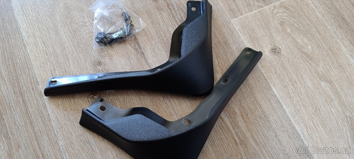 Zadní zástěrky na SEAT LEON 2013 +