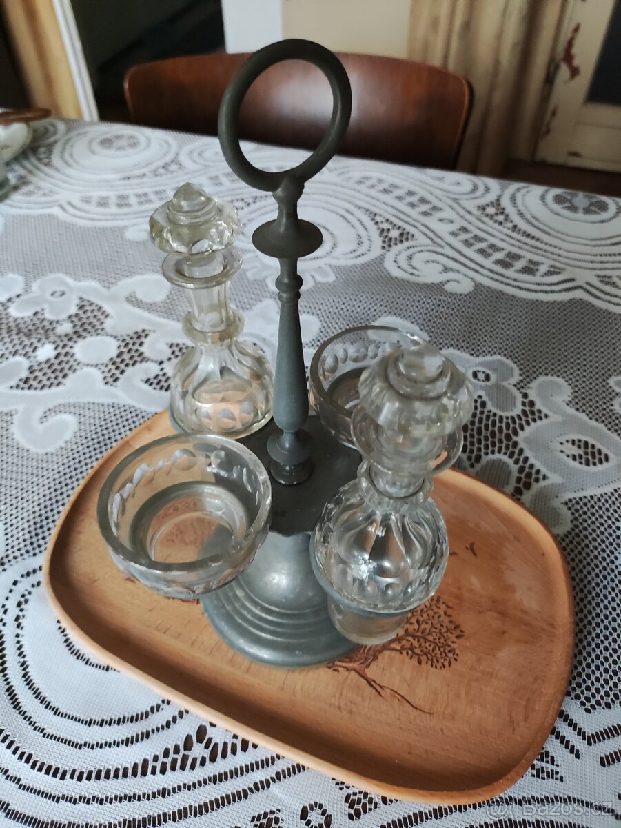 velmi starý stolní set