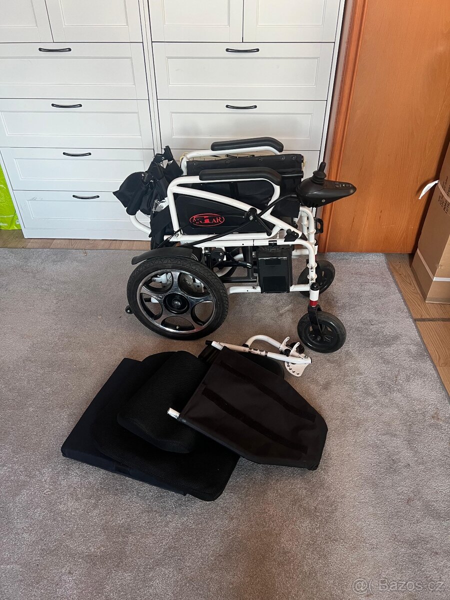 Invalidní elektrický vozík