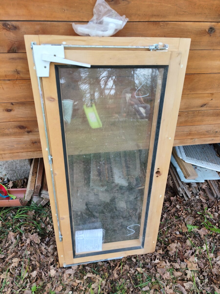 NEPOUŽITÉ DŘEVĚNÉ OKNO TOKOZ, 580x1170mm