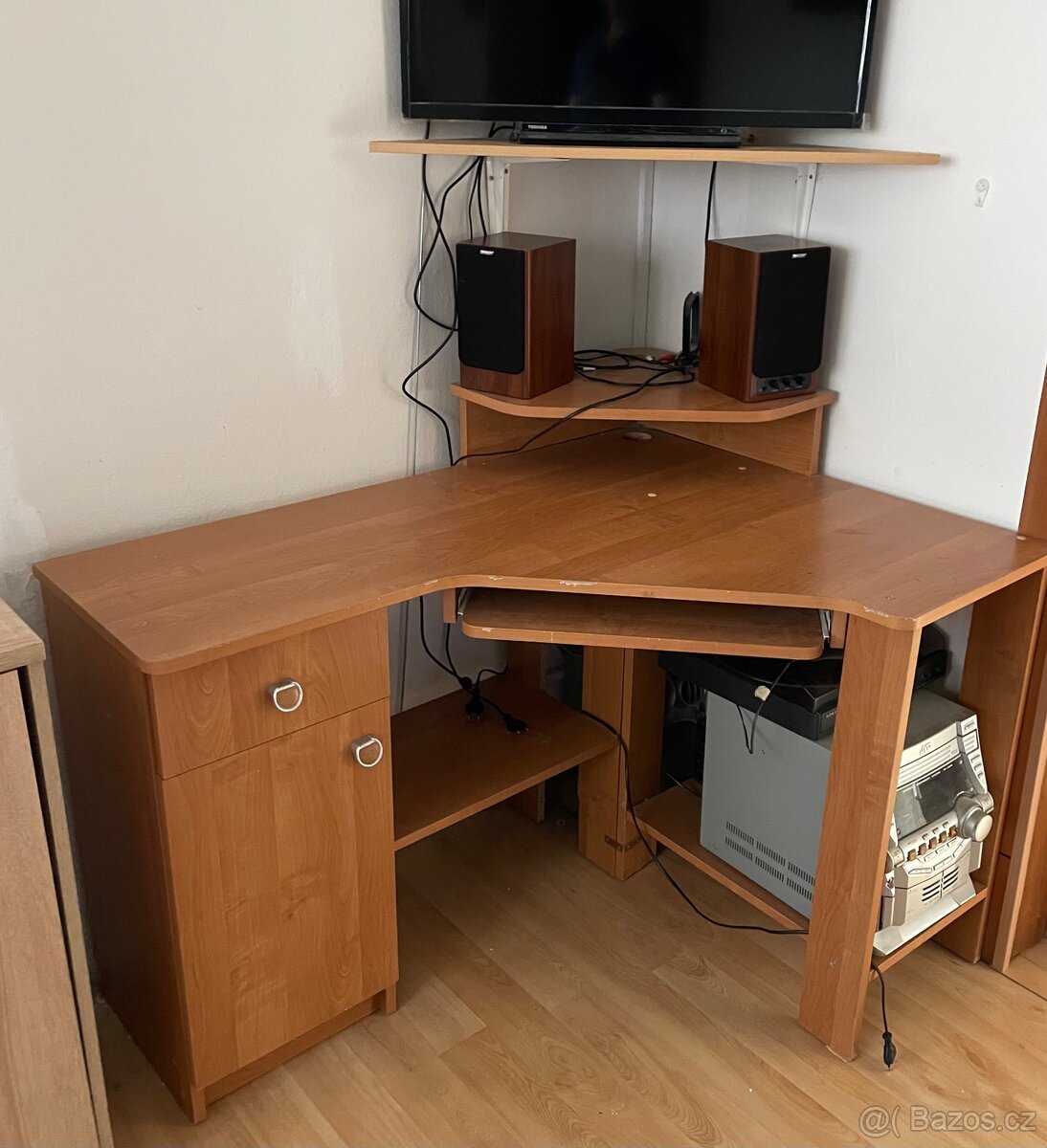 Rohový PC stůl - ZA ODVOZ